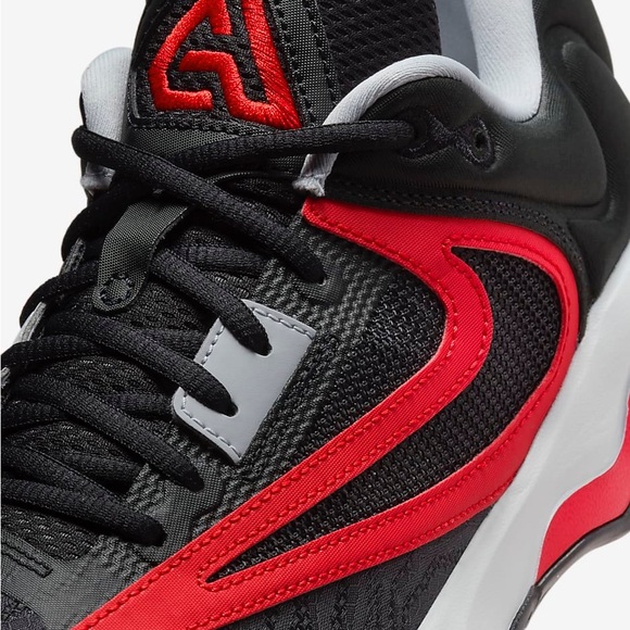 Nike Giannis Immortality 3 Sneakers - Picture 12 of 16